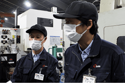 右：軽井川工場 製造部 中村氏
左：本社工場資材生産管理部 中町氏
